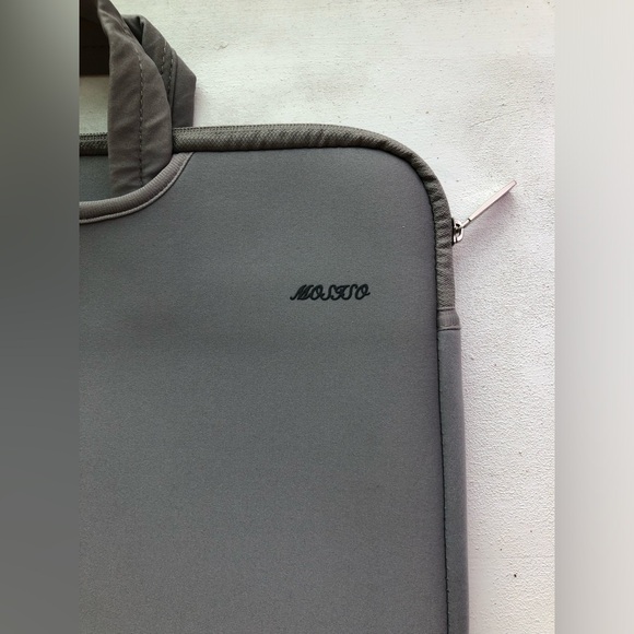 Cushioned laptop carrier - minimalist plain gray - 15” wide, 11” tall, 1” thick - Picture 3 of 9